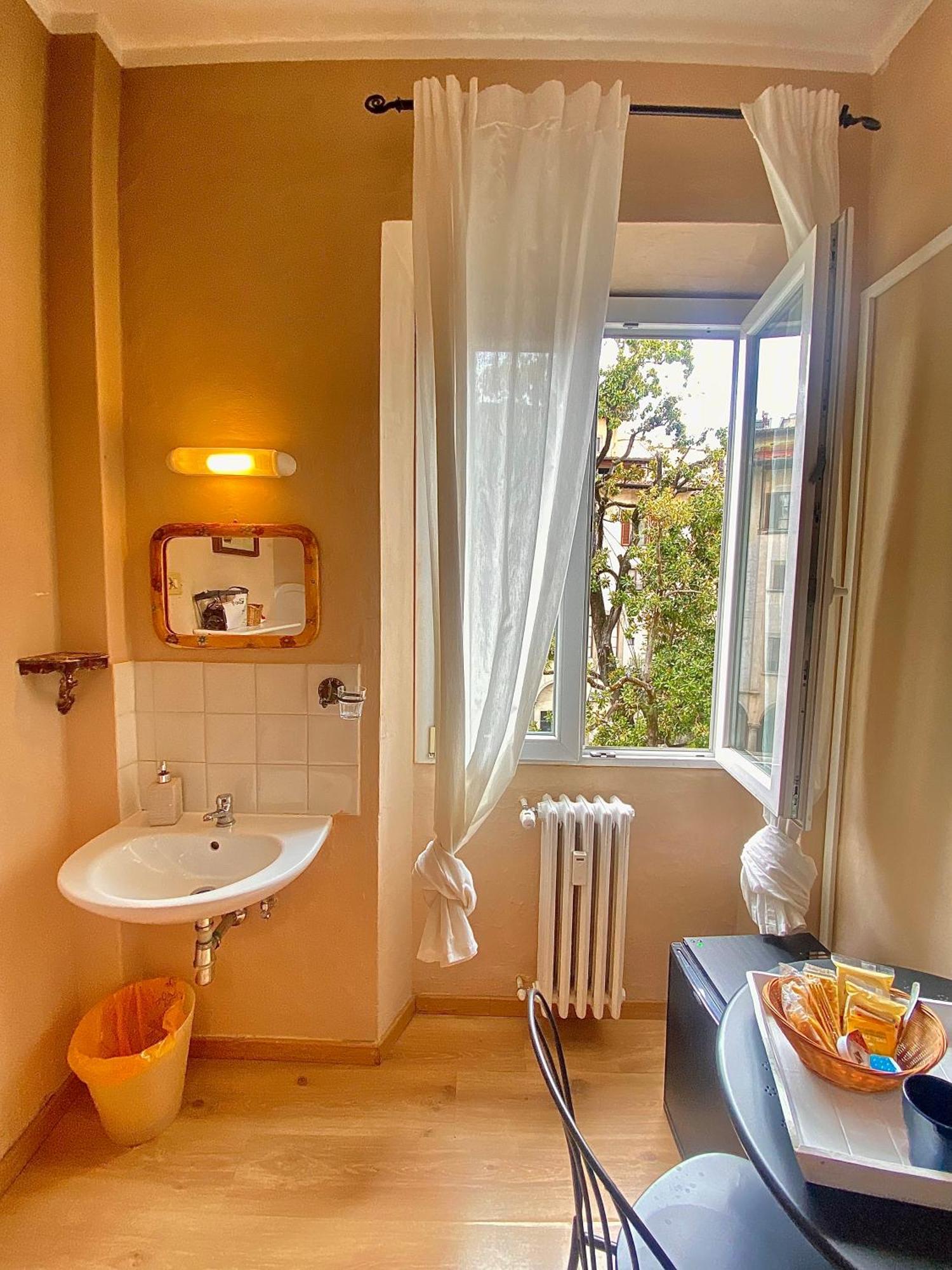 Hotel Dali ฟลอเรนซ์ ภายนอก รูปภาพ